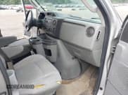 ✅ 2009 Ford Econoline Passenger XL • VIN: 1FBNE31LX9DA71749 • Lot: 42880551. Wystawiony na IAAI z przebiegiem 273 156 mil. Bezpłatny archiwum sprzedaży aukcyjnych z USA i szczegółowy raport historii pojazdu na DreamBid. Zdjęcie 5.