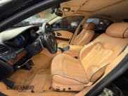 ✅ 2005 Maserati Quattroporte • VIN: ZAMCE39A450018466 • Lot: 90034455. Wystawiony na Copart z przebiegiem 97 331 mil. Bezpłatny archiwum sprzedaży aukcyjnych z USA i szczegółowy raport historii pojazdu na DreamBid. Zdjęcie 9.