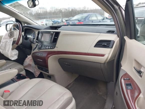 ✅ 2013 Toyota Sienna XLE • VIN: 5TDDK3DC7DS068591 • Lot: 41483280. Wystawiony na IAAI z przebiegiem 197 599 mil. Bezpłatny archiwum sprzedaży aukcyjnych z USA i szczegółowy raport historii pojazdu na DreamBid. Zdjęcie 5.