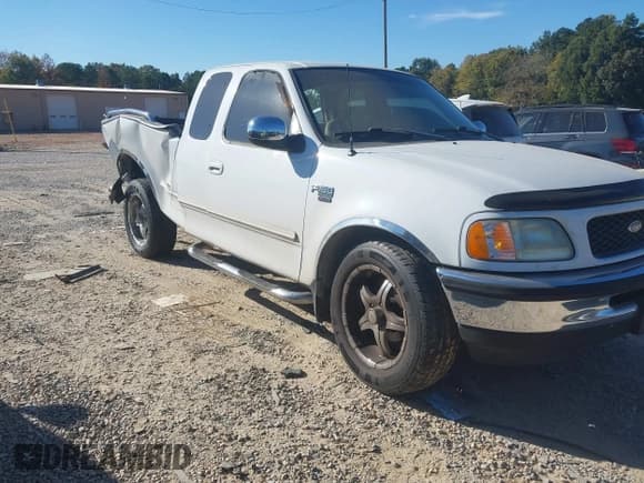 ✅ 1998 Ford F-150 • VIN: 1FTZX1767WNA91721 • Lot: 43457199. Wystawiony na IAAI z przebiegiem 241 416 mil. Bezpłatny archiwum sprzedaży aukcyjnych z USA i szczegółowy raport historii pojazdu na DreamBid. Zdjęcie 1.