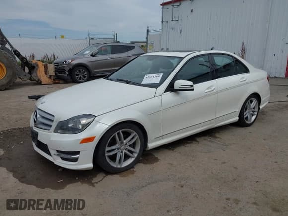 ✅ 2012 Mercedes-Benz C 300 Sport • VIN: WDDGF8BB5CA702491 • Lot: 42631169. Wystawiony na IAAI z przebiegiem 121 280 mil. Bezpłatny archiwum sprzedaży aukcyjnych z USA i szczegółowy raport historii pojazdu na DreamBid. Zdjęcie 2.