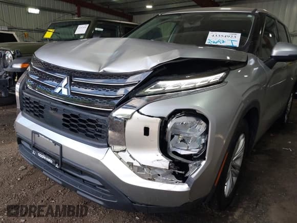 ✅ 2022 Mitsubishi Outlander ES • VIN: JA4J4TA80NZ007901 • Lot: 43354923. Listed on IAAI with 43,672 mi. Free auction sales archive from the USA and detailed vehicle history report at DreamBid. Image 6.