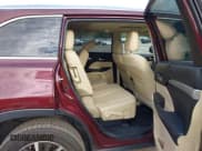 ✅ 2018 Toyota Highlander SE • VIN: 5TDJZRFH9JS805473 • Лот: 43378466. Опубликован ранее на IAAI с пробегом 118 845 миль. Бесплатный доступ к архиву аукционных продаж из США и подробный отчёт об истории автомобиля на DreamBid. Изображение 8.