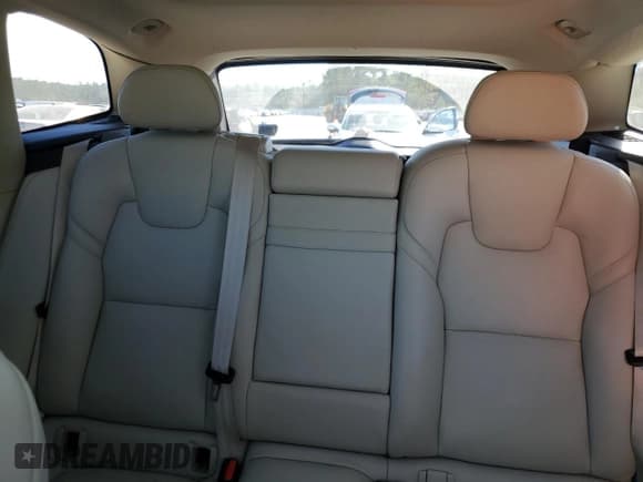 ✅ 2019 Volvo XC60 Momentum • VIN: LYV102DK7KB225081 • Lot: 87036005. Listed on Copart with 36,318 mi. Free auction sales archive from the USA and detailed vehicle history report at DreamBid. Image 10.