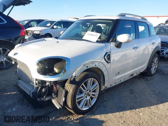 ✅ 2024 MINI Countryman Cooper S • VIN: WMZ83BR06R3S03981 • Lot: 41306472. Listed on IAAI with 11,387 mi. Free auction sales archive from the USA and detailed vehicle history report at DreamBid. Image 21.