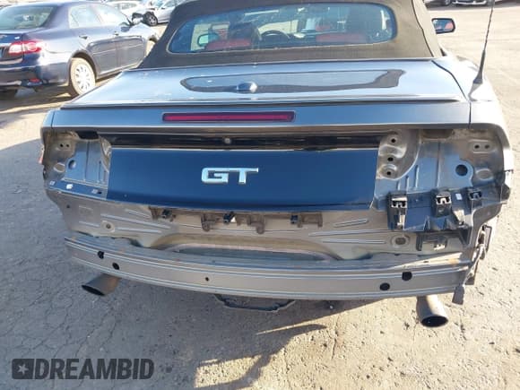 ✅ 2017 Ford Mustang GT Premium • VIN: 1FATP8FF5H5217809 • Lot: 41752531. Wystawiony na IAAI z przebiegiem 87 774 mil. Bezpłatny archiwum sprzedaży aukcyjnych z USA i szczegółowy raport historii pojazdu na DreamBid. Zdjęcie 6.