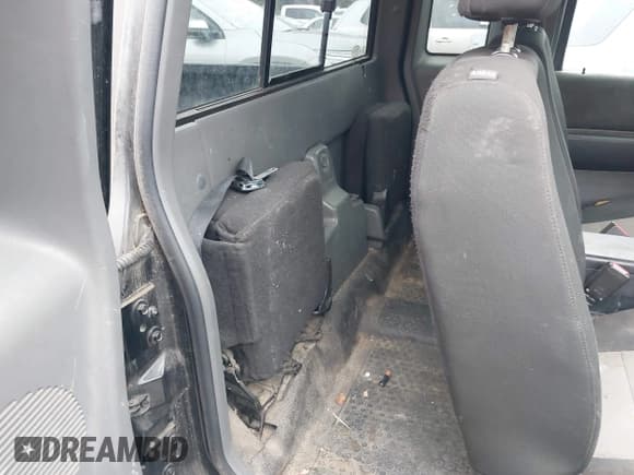 ✅ 2010 Ford Ranger XLT • VIN: 1FTLR4FE7APA26858 • Lot: 43775982. Wystawiony na IAAI z przebiegiem 179 012 mil. Bezpłatny archiwum sprzedaży aukcyjnych z USA i szczegółowy raport historii pojazdu na DreamBid. Zdjęcie 8.