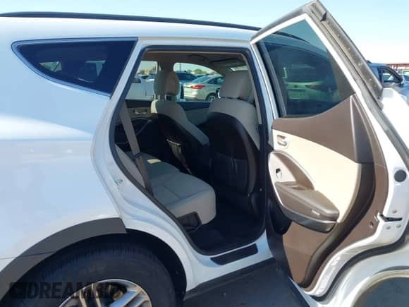 2018 Hyundai Santa Fe 2.4L с VIN 5XYZU3LB5JG542605, выставлен на аукционе IAAI как лот 43539148 с пробегом 18 839 миль миль и . История ставок и продаж доступна на DreamBid. Изображение 8.