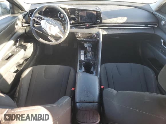 ✅ 2022 Hyundai Elantra SEL • VIN: 5NPLS4AG3NH077109 • Lot: 86480105. Listed on Copart with 33,948 mi. Free auction sales archive from the USA and detailed vehicle history report at DreamBid. Image 8.