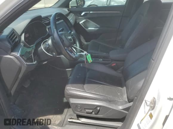 ✅ 2019 Audi Q3 Premium • VIN: WA1AECF37K1078226 • Lot: 60781465. Wystawiony na Copart z przebiegiem 111 580 mil. Bezpłatny archiwum sprzedaży aukcyjnych z USA i szczegółowy raport historii pojazdu na DreamBid. Zdjęcie 7.