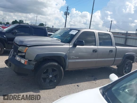 ✅ 2006 Chevrolet Silverado 2500HD LT3 • VIN: 1GCHK23D46F190611 • Лот: 42600708. Опубликован ранее на IAAI с пробегом Не указан. Бесплатный доступ к архиву аукционных продаж из США и подробный отчёт об истории автомобиля на DreamBid. Изображение 14.