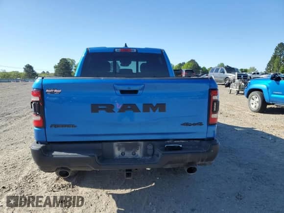 2020 Ram 1500 Rebel z VIN 1C6SRFLM9LN359457, wystawiony jako Copart lot #52703575 z przebiegiem 29 454 mil mil oraz Czysty tytuł • Clean title. Historia ofert i sprzedaży dostępna na DreamBid. Obrazek 6.