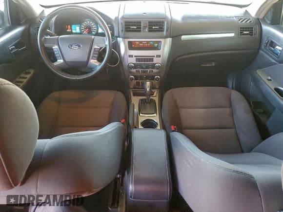 ✅ 2011 Ford Fusion Hybrid • VIN: 3FADP0L38BR335244 • Lot: 96187435. Wystawiony na Copart z przebiegiem 192 821 mil. Bezpłatny archiwum sprzedaży aukcyjnych z USA i szczegółowy raport historii pojazdu na DreamBid. Zdjęcie 8.