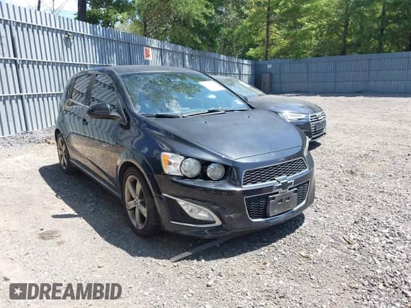 ✅ 2013 Chevrolet Sonic RS • VIN: 1G1JG6SB2D4223228 • Lot: 42941851. Wystawiony na IAAI z przebiegiem 120 433 mil mil. Skorzystaj z bezpłatnego archiwum sprzedaży aukcyjnych z USA i zobacz szczegółowy raport historii pojazdu na DreamBid. Zdjęcie 1.