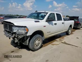 ✅ 2021 Ram 2500 Tradesman • VIN: 3C6UR4HJ1MG578242 • Lot: 71656565. Wystawiony na Copart z przebiegiem 82 549 mil. Bezpłatny archiwum sprzedaży aukcyjnych z USA i szczegółowy raport historii pojazdu na DreamBid. Zdjęcie 1.
