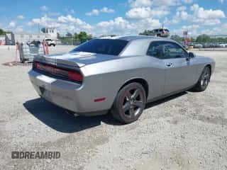 2013 Dodge Challenger SXT z VIN 2C3CDYAG6DH680794, wystawiony jako IAAI lot #43140092 z przebiegiem 162 518 mil mil oraz . Historia ofert i sprzedaży dostępna na DreamBid. Obrazek 4.