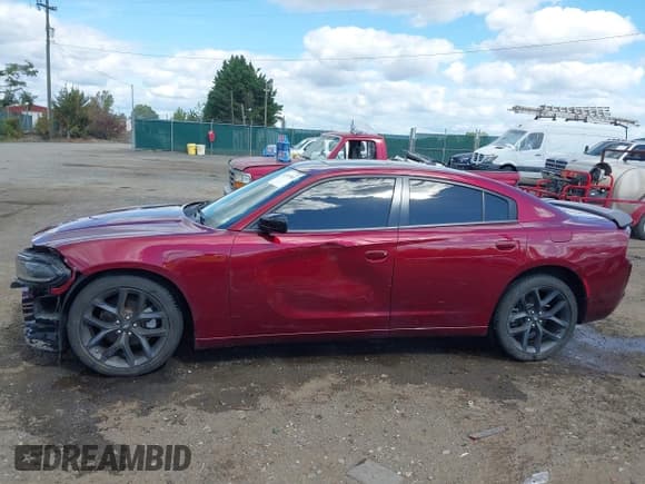 ✅ 2022 Dodge Charger SXT • VIN: 2C3CDXBG3NH202505 • Lot: 43357983. Wystawiony na IAAI z przebiegiem 35 930 mil. Bezpłatny archiwum sprzedaży aukcyjnych z USA i szczegółowy raport historii pojazdu na DreamBid. Zdjęcie 15.