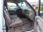 ✅ 1998 Chevrolet Suburban • VIN: 1GNFK16R3WJ302005 • Lot: 43641645. Listed on IAAI with 232,856 mi. Free auction sales archive from the USA and detailed vehicle history report at DreamBid. Image 5.