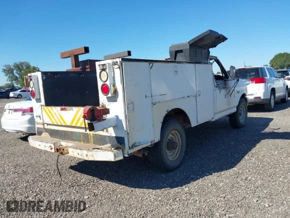 ✅ 1997 Ford F-250 • VIN: 3FEHF25G1VMA45978 • Лот: 43568377. Опубликован ранее на IAAI с пробегом Не указан. Бесплатный доступ к архиву аукционных продаж из США и подробный отчёт об истории автомобиля на DreamBid. Изображение 4.