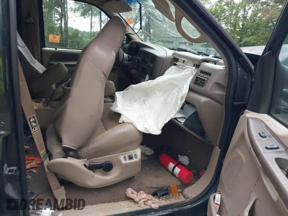 ✅ 2002 Ford Excursion Special Serv • VIN: 1FMNU41S52EA52744 • Lot: 42788655. Listed on IAAI with 197,289 mi. Free auction sales archive from the USA and detailed vehicle history report at DreamBid. Image 5.