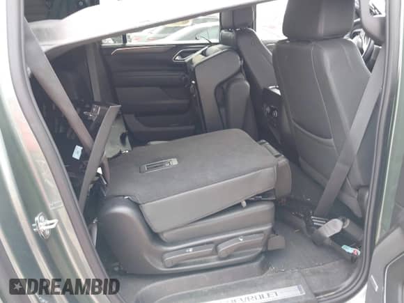 2024 Chevrolet Suburban LT z VIN 1GNSCCKD1RR221625, wystawiony jako IAAI lot #41672975 z przebiegiem Nie podano mil oraz . Historia ofert i sprzedaży dostępna na DreamBid. Obrazek 8.