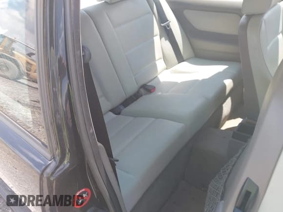 ✅ 1998 BMW 3 Series • VIN: WBACG7335WKC31285 • Lot: 42582921. Wystawiony na IAAI z przebiegiem 186 644 mil. Bezpłatny archiwum sprzedaży aukcyjnych z USA i szczegółowy raport historii pojazdu na DreamBid. Zdjęcie 8.