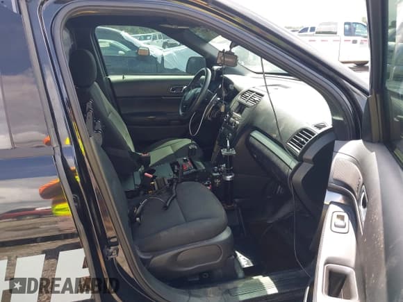 ✅ 2017 Ford Police Interceptor Utility • VIN: 1FM5K8ARXHGE00772 • Lot: 42752673. Wystawiony na IAAI z przebiegiem 196 881 mil. Bezpłatny archiwum sprzedaży aukcyjnych z USA i szczegółowy raport historii pojazdu na DreamBid. Zdjęcie 5.