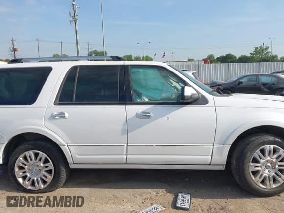 ✅ 2011 Ford Expedition Limited • VIN: 1FMJU1K55BEF47564 • Лот: 42032895. Опубликован ранее на IAAI с пробегом Не указан. Бесплатный доступ к архиву аукционных продаж из США и подробный отчёт об истории автомобиля на DreamBid. Изображение 12.