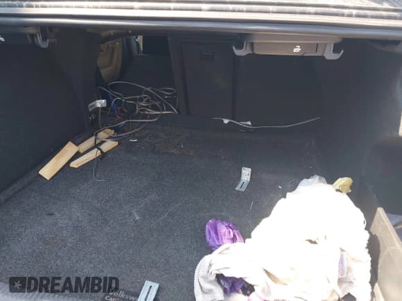 ✅ 2013 Volkswagen CC R-Line • VIN: WVWBP7AN6DE547662 • Lot: 42749969. Wystawiony na IAAI z przebiegiem 124 019 mil. Bezpłatny archiwum sprzedaży aukcyjnych z USA i szczegółowy raport historii pojazdu na DreamBid. Zdjęcie 14.