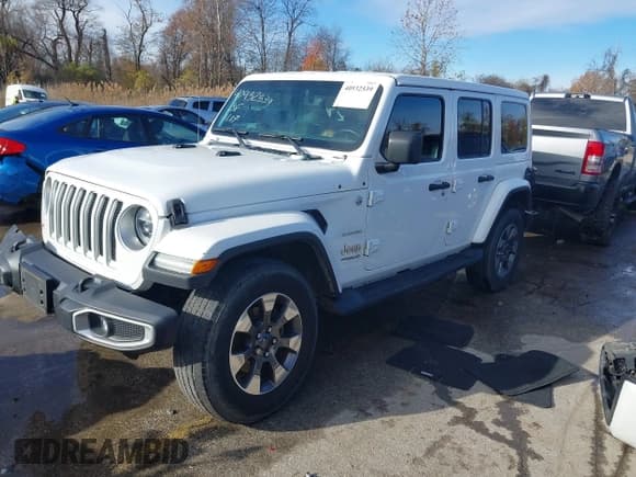 ✅ 2020 Jeep Wrangler Unlimited Sahara Altitude • VIN: 1C4HJXEG7LW196700 • Lot: 40932539. Wystawiony na IAAI z przebiegiem 110 891 mil. Bezpłatny archiwum sprzedaży aukcyjnych z USA i szczegółowy raport historii pojazdu na DreamBid. Zdjęcie 2.