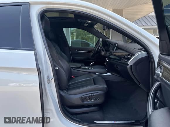 ✅ 2015 BMW X6 xDrive35i • VIN: 5UXKU2C57F0N77146 • Lot: 42583357. Wystawiony na IAAI z przebiegiem 142 721 mil. Bezpłatny archiwum sprzedaży aukcyjnych z USA i szczegółowy raport historii pojazdu na DreamBid. Zdjęcie 5.