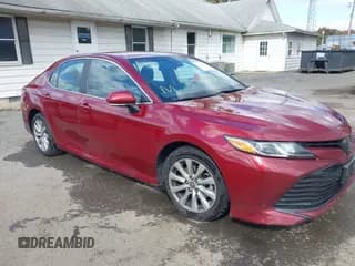 ✅ 2020 Toyota Camry LE • VIN: 4T1C11BK9LU013577 • Lot: 43528667. Wystawiony na IAAI z przebiegiem 96 632 mil. Bezpłatny archiwum sprzedaży aukcyjnych z USA i szczegółowy raport historii pojazdu na DreamBid. Zdjęcie 1.