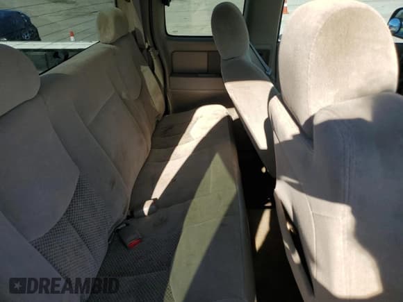 ✅ 2005 Chevrolet Silverado 1500 LT • VIN: 2GCEC19T751263047 • Лот: 50331675. Опубликован ранее на Copart с пробегом 133 423 миль. Бесплатный доступ к архиву аукционных продаж из США и подробный отчёт об истории автомобиля на DreamBid. Изображение 11.