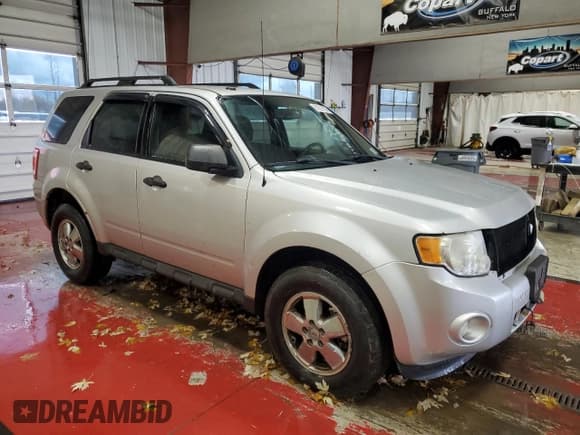 ✅ 2010 Ford Escape XLT • VIN: 1FMCU9DG6AKC73183 • Lot: 92097885. Wystawiony na Copart z przebiegiem 157 895 mil. Bezpłatny archiwum sprzedaży aukcyjnych z USA i szczegółowy raport historii pojazdu na DreamBid. Zdjęcie 4.