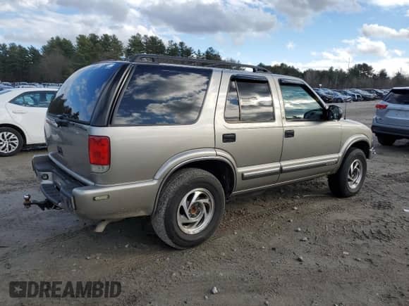 2001 Chevrolet Blazer LT z VIN 1GNDT13W512150486, wystawiony jako Copart lot #84220044 z przebiegiem 152 657 mil mil oraz Czysty tytuł • Clean title. Historia ofert i sprzedaży dostępna na DreamBid. Obrazek 3.