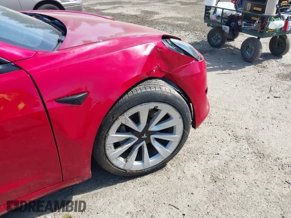✅ 2022 Tesla Model 3 Long Range • VIN: 5YJ3E1EB5NF174606 • Lot: 42463894. Wystawiony na IAAI z przebiegiem 36 677 mil. Bezpłatny archiwum sprzedaży aukcyjnych z USA i szczegółowy raport historii pojazdu na DreamBid. Zdjęcie 19.