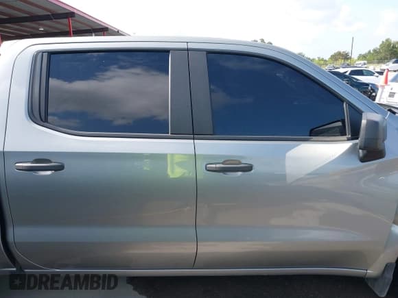 ✅ 2023 Chevrolet Silverado 1500 Custom • VIN: 1GCPABEK7PZ315806 • Lot: 42541323. Wystawiony na IAAI z przebiegiem 67 842 mil. Bezpłatny archiwum sprzedaży aukcyjnych z USA i szczegółowy raport historii pojazdu na DreamBid. Zdjęcie 13.