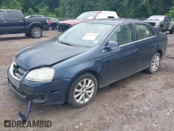 ✅ 2010 Volkswagen Jetta SE • VIN: 3VWRX7AJ9AM008757 • Lot: 42595417. Listed on IAAI with 169,762 mi. Free auction sales archive from the USA and detailed vehicle history report at DreamBid. Image 2.