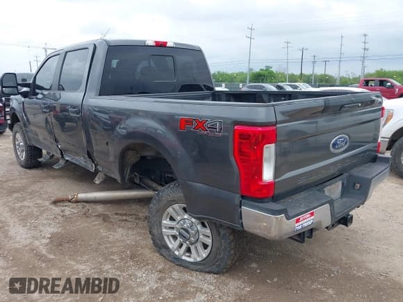 ✅ 2018 Ford F-250 XL • VIN: 1FT7W2B61JEC99951 • Lot: 42076634. Listed on IAAI with 107,900 mi. Free auction sales archive from the USA and detailed vehicle history report at DreamBid. Image 3.