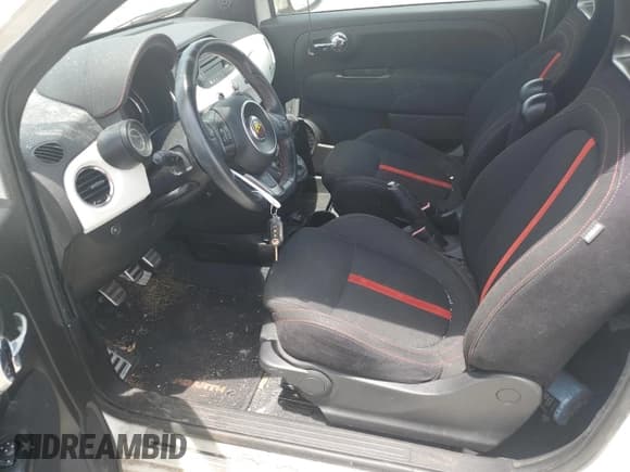 ✅ 2015 FIAT 500 Abarth • VIN: 3C3CFFFHXFT610001 • Lot: 60875435. Wystawiony na Copart z przebiegiem Nie podano. Bezpłatny archiwum sprzedaży aukcyjnych z USA i szczegółowy raport historii pojazdu na DreamBid. Zdjęcie 7.