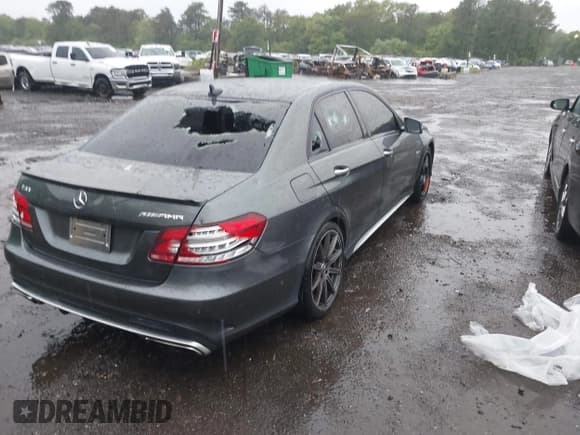 ✅ 2015 Mercedes-Benz E 63 AMG S-Model • VIN: WDDHF7GB4FB151119 • Лот: 42228942. Опубликован ранее на IAAI с пробегом 101 775 миль. Бесплатный доступ к архиву аукционных продаж из США и подробный отчёт об истории автомобиля на DreamBid. Изображение 4.