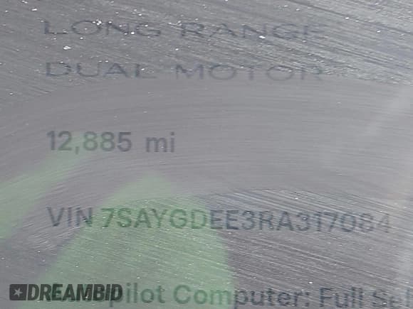 ✅ 2024 Tesla Model Y Long Range • VIN: 7SAYGDEE3RA317084 • Lot: 43374530. Wystawiony na IAAI z przebiegiem 12 885 mil. Bezpłatny archiwum sprzedaży aukcyjnych z USA i szczegółowy raport historii pojazdu na DreamBid. Zdjęcie 15.