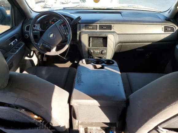 ✅ 2010 Chevrolet Suburban LS • VIN: 1GNUCHE07AR220594 • Lot: 91114965. Wystawiony na Copart z przebiegiem 257 543 mil. Bezpłatny archiwum sprzedaży aukcyjnych z USA i szczegółowy raport historii pojazdu na DreamBid. Zdjęcie 8.