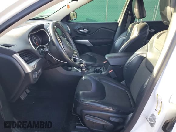 ✅ 2017 Jeep Cherokee Trailhawk • VIN: 1C4PJMBB2HW647378 • Лот: 86664295. Опубликован ранее на Copart с пробегом 106 990 миль. Бесплатный доступ к архиву аукционных продаж из США и подробный отчёт об истории автомобиля на DreamBid. Изображение 7.