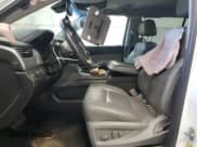 ✅ 2018 Chevrolet Suburban LT • VIN: 1GNSKHKCXJR115671 • Lot: 63240094. Wystawiony na Copart z przebiegiem 112 961 mil. Bezpłatny archiwum sprzedaży aukcyjnych z USA i szczegółowy raport historii pojazdu na DreamBid. Zdjęcie 7.