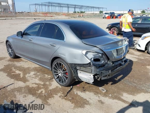 ✅ 2016 Mercedes-Benz C 300 • VIN: 55SWF4JBXGU144956 • Lot: 42442671. Wystawiony na IAAI z przebiegiem 96 141 mil. Bezpłatny archiwum sprzedaży aukcyjnych z USA i szczegółowy raport historii pojazdu na DreamBid. Zdjęcie 3.