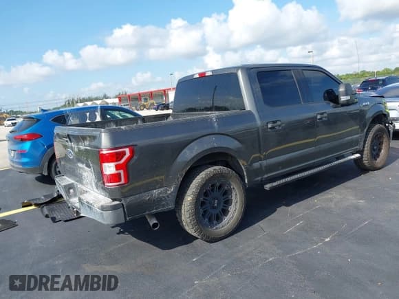 ✅ 2018 Ford F-150 XL • VIN: 1FTEW1C58JKD83239 • Lot: 42457624. Wystawiony na IAAI z przebiegiem 116 735 mil. Bezpłatny archiwum sprzedaży aukcyjnych z USA i szczegółowy raport historii pojazdu na DreamBid. Zdjęcie 4.