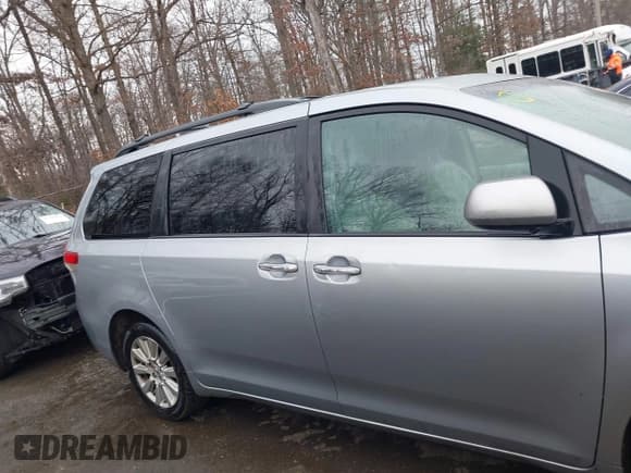 ✅ 2013 Toyota Sienna XLE • VIN: 5TDDK3DC5DS070243 • Lot: 41162661. Listed on IAAI with 149,672 mi. Free auction sales archive from the USA and detailed vehicle history report at DreamBid. Image 13.