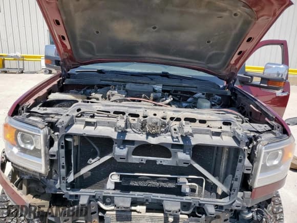 ✅ 2015 GMC Sierra 2500HD SLT • VIN: 1GT12ZE80FF522330 • Lot: 70948265. Wystawiony na Copart z przebiegiem 153 685 mil. Bezpłatny archiwum sprzedaży aukcyjnych z USA i szczegółowy raport historii pojazdu na DreamBid. Zdjęcie 11.