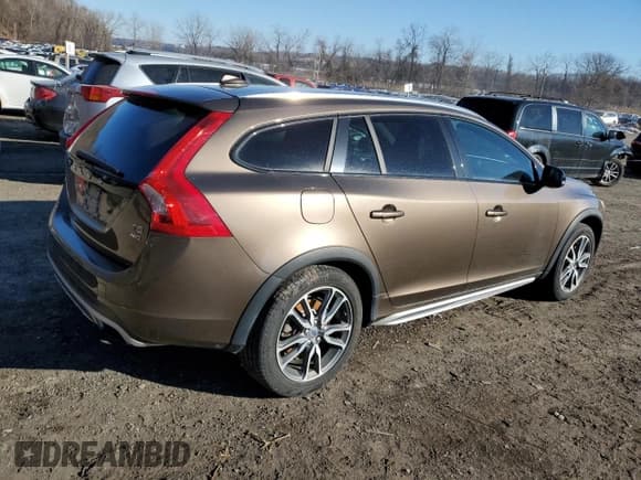 ✅ 2015 Volvo V60 T5 • VIN: YV4612HKXF1000564 • Лот: 87921805. Опубликован ранее на Copart с пробегом 66 719 миль. Бесплатный доступ к архиву аукционных продаж из США и подробный отчёт об истории автомобиля на DreamBid. Изображение 3.